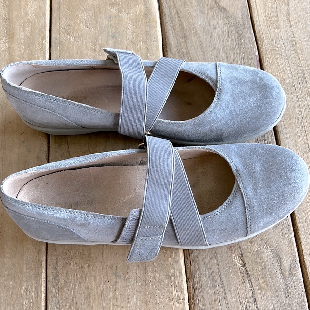 Vionic Grey Suede Shoes Size 10